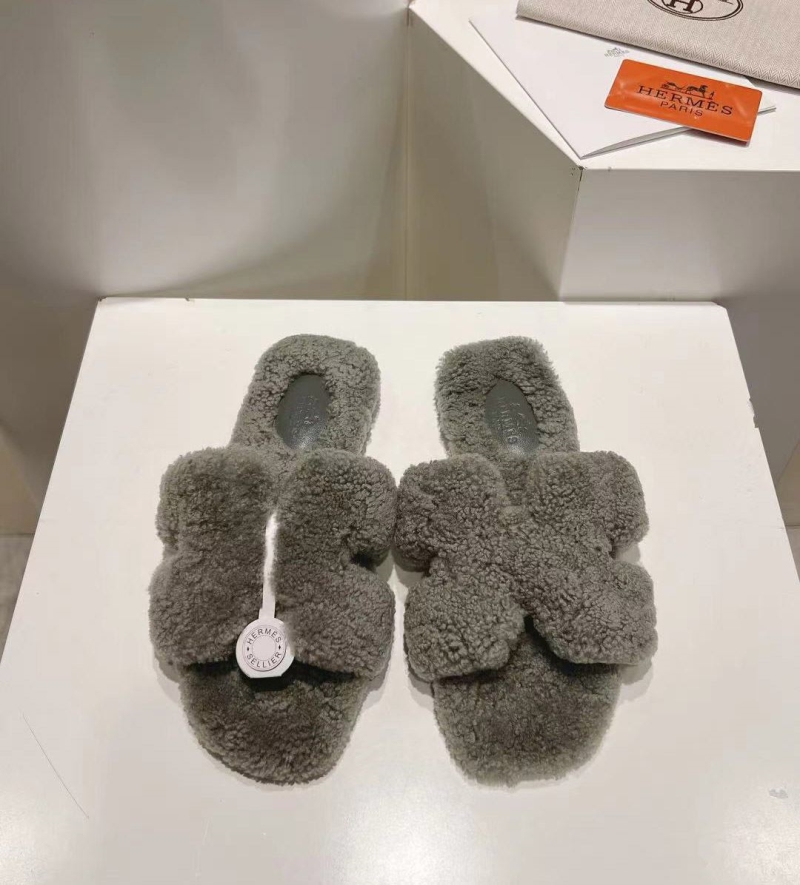 H**mes slippers